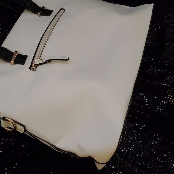 Striped Oversized Tote👜 - Picture 3 of 4